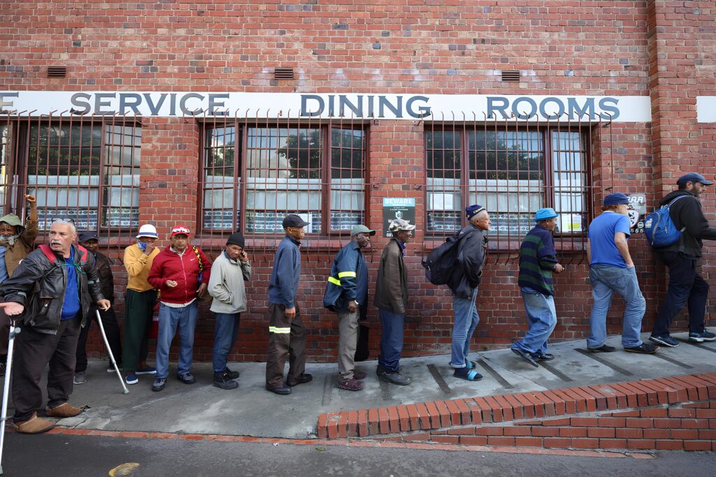 Feeding Hope in Cape Town with a R2 Meal.